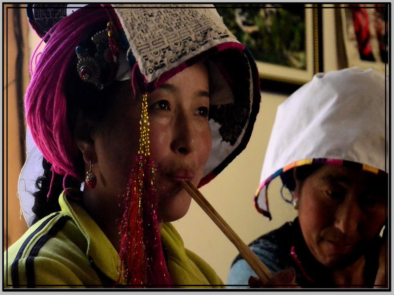 中路村--投宿民家(藏族姑娘).jpg