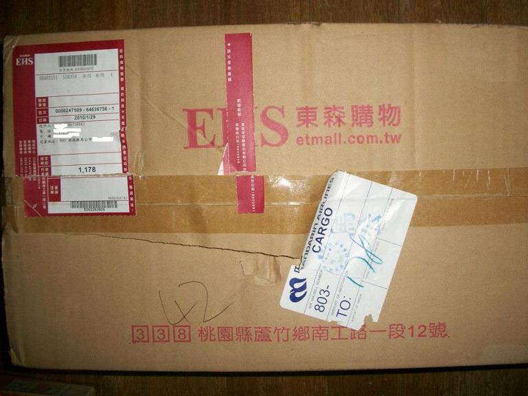 全新 二代多彩組超彈性衣架 內有數量45隻 拆箱只確認物品 當初購入1178 買太多用不賤價賣 800元
